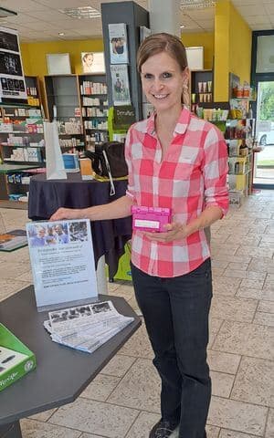 Daniela Frey Perez mit dem pinken Spendenböxli.