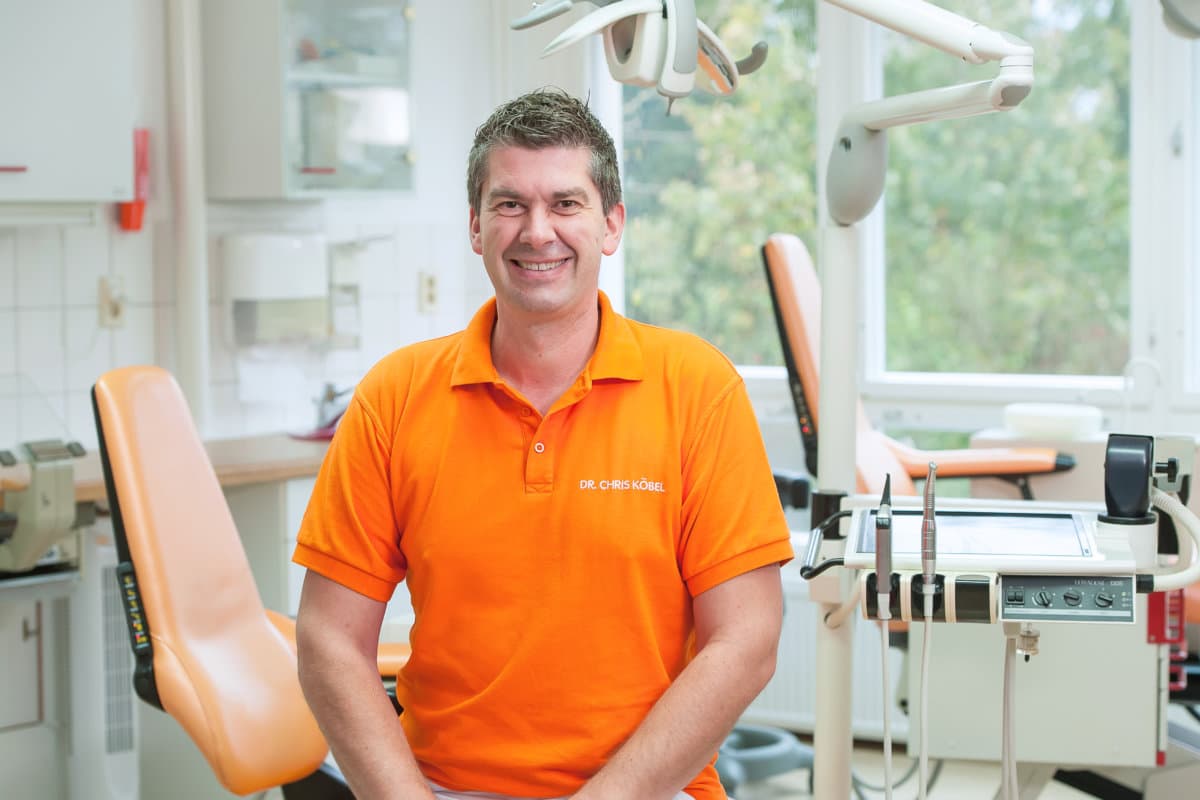 Dr. Chris Köbel gibt sein Wissen zur Fränkel-Apparatur gerne weiter. 