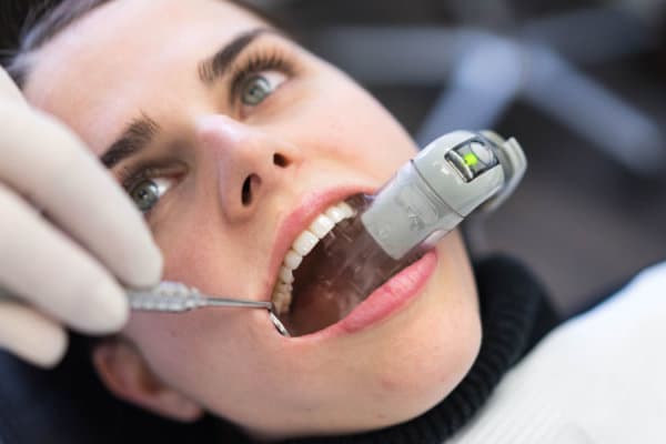 unten_Mitte_2019.01.30Aus_der_Praxis_Biel_MS-Dental-27_web